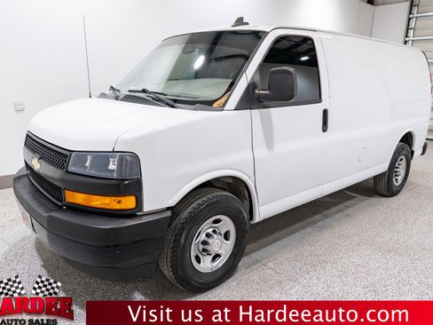 Used 2021 Chevrolet Express 2500 RWD image 2