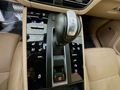 Certified 2023 Porsche Macan w/ Premium Package Plus AWD/4WD image 19