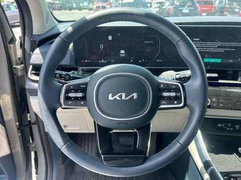 Used 2025 Kia Carnival SX Prestige FWD image 17
