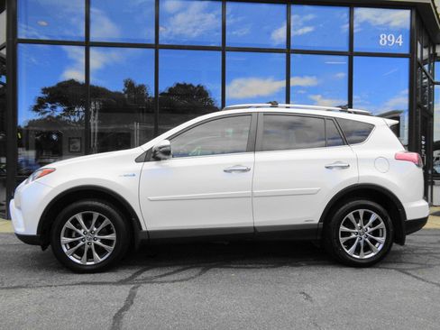 Used 2018 Toyota RAV4 Limited AWD/4WD image 8