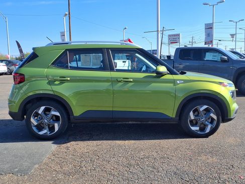 Used 2024 Hyundai Venue SEL image 8