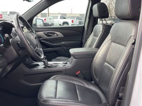 Used 2022 Chevrolet Traverse LT w/ LT Premium Package AWD/4WD image 30
