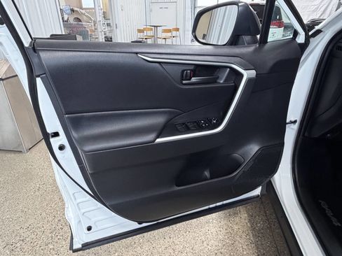 Used 2020 Toyota RAV4 LE image 22
