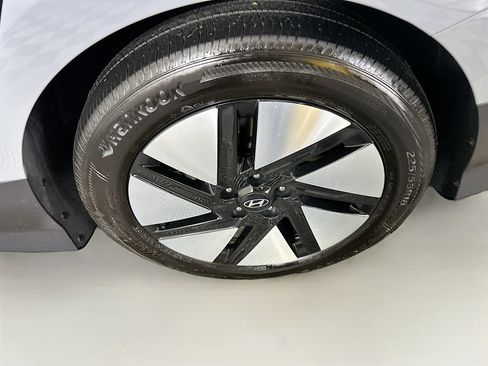 Used 2024 Hyundai Ioniq 6 SE RWD image 11