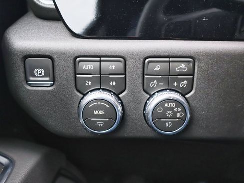 New 2026 GMC Sierra 3500 SLT image 23