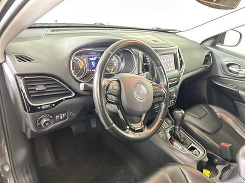 Used 2020 Jeep Cherokee Latitude Plus image 13