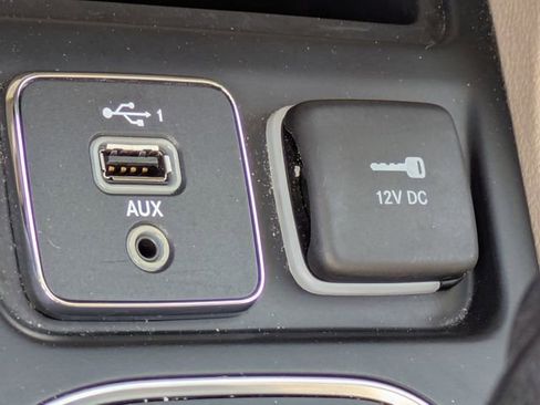 Used 2019 Jeep Cherokee Latitude w/ Popular Appearance Group image 24