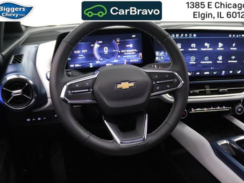 Certified 2025 Chevrolet Equinox EV LT FWD image 11