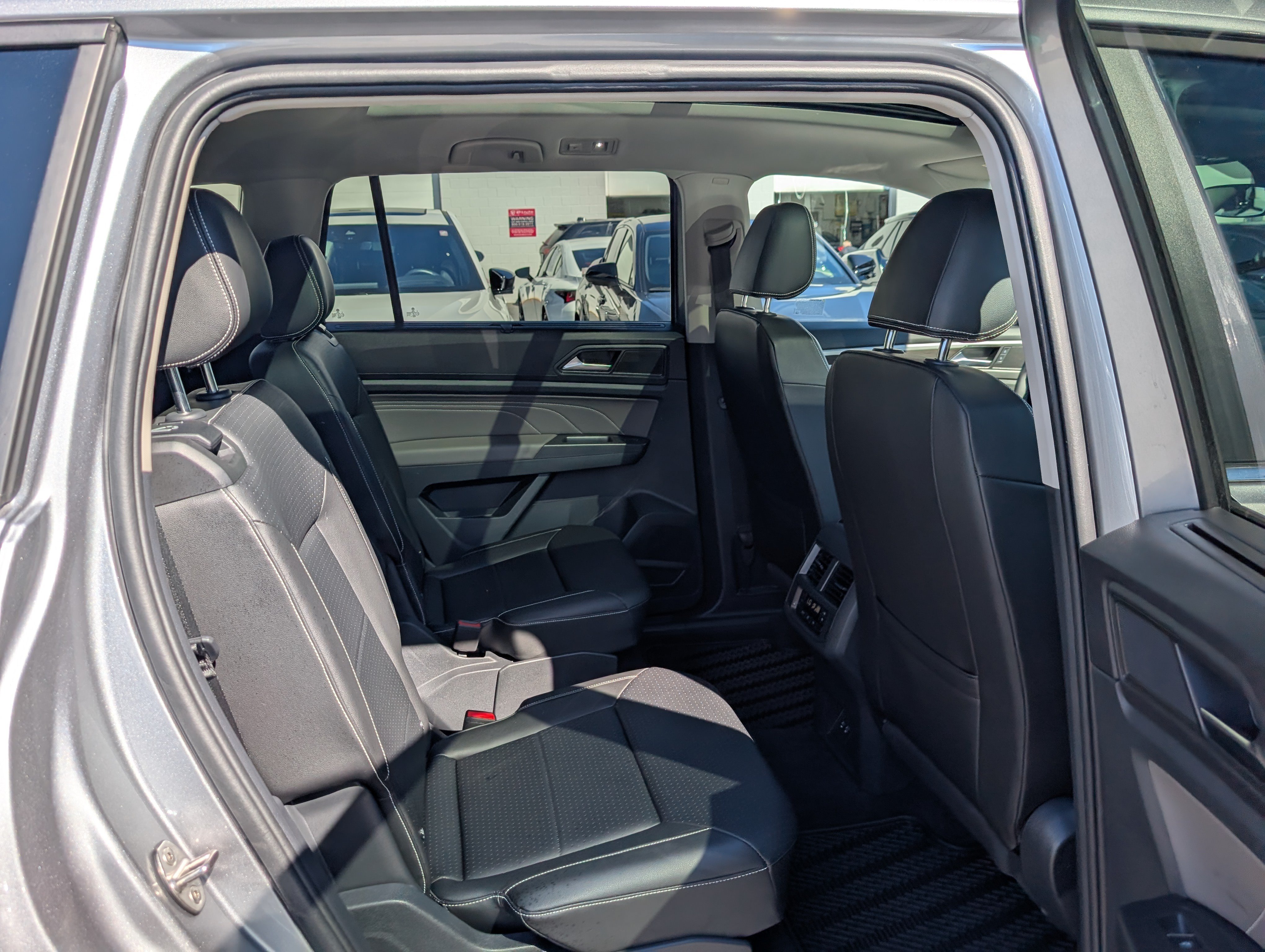 Used 2023 Volkswagen Atlas SE AWD/4WD image 12