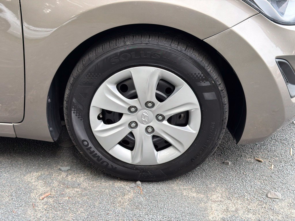 Used 2016 Hyundai Elantra SE FWD image 8