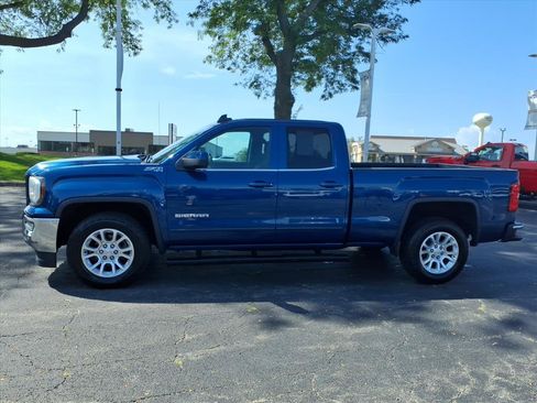 Used 2017 GMC Sierra 1500 SLE w/ SLE Value Package AWD/4WD image 4