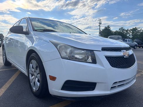 Used 2012 Chevrolet Cruze LS w/ Connectivity Package FWD image 4