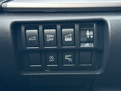 Used 2024 Subaru Forester Premium image 31