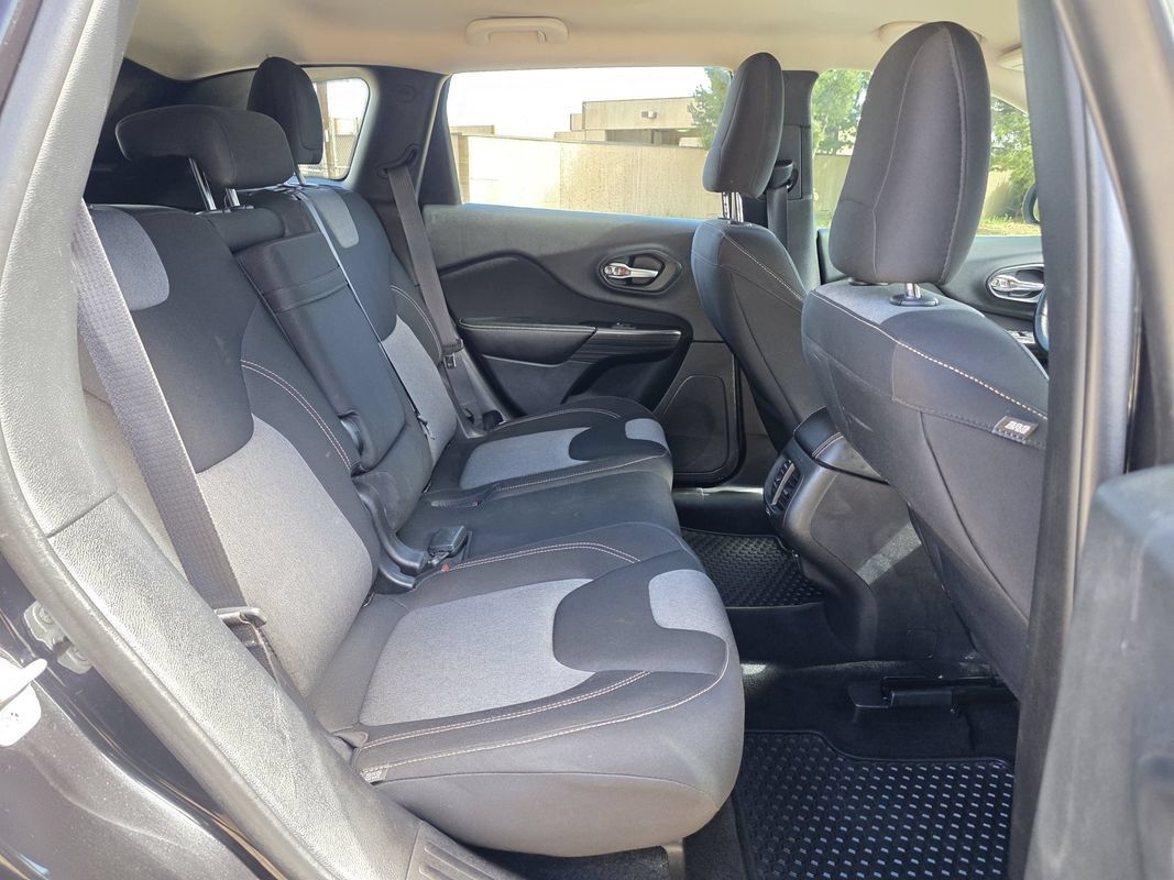 Used 2014 Jeep Cherokee Latitude w/ Cold Weather Group AWD/4WD image 20
