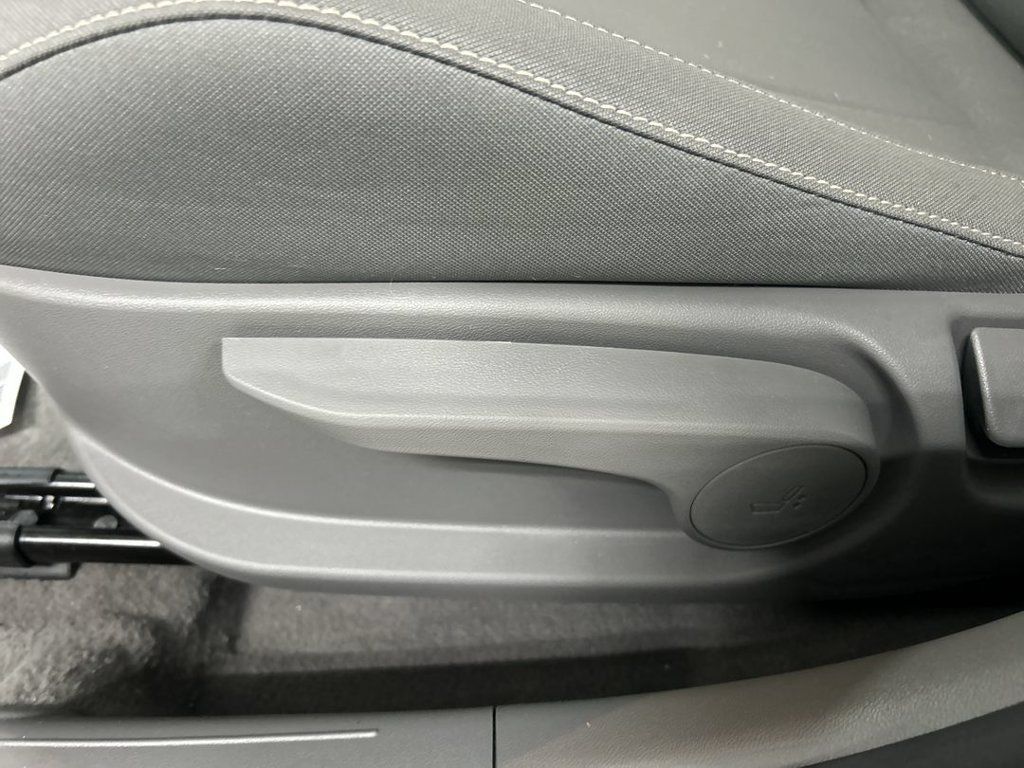 Used 2024 Hyundai Elantra SEL w/ Convenience Package FWD image 10