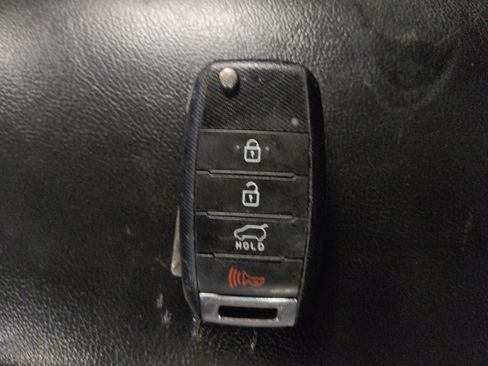 Used 2016 Kia Soul + FWD image 32