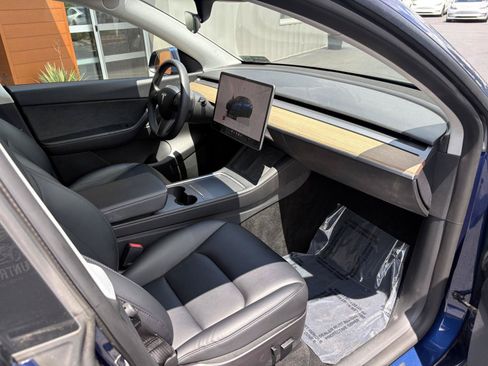Used 2022 Tesla Model Y Long Range AWD/4WD image 22