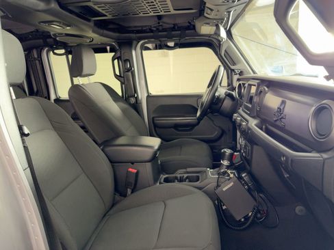 Used 2020 Jeep Gladiator Sport w/ Quick Order Package 24S image 30