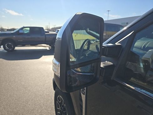 Used 2023 Ford F250 Platinum w/ FX4 Off-Road Package AWD/4WD image 6