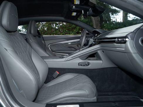 Used 2024 Aston Martin DB12 Coupe RWD image 8
