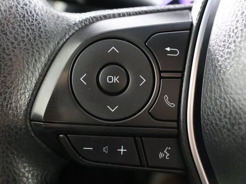 Used 2018 Toyota Camry LE FWD image 11