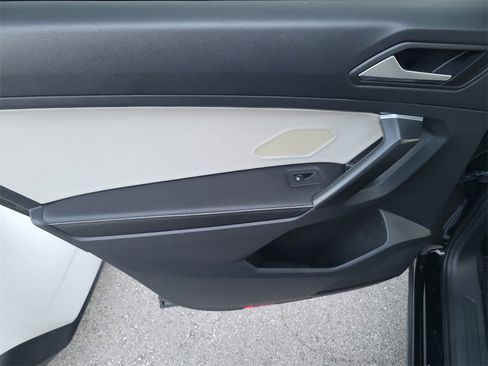 Certified 2022 Volkswagen Tiguan S image 11