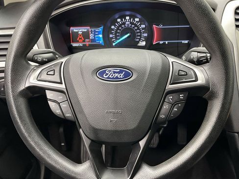 Used 2018 Ford Fusion SE FWD image 13