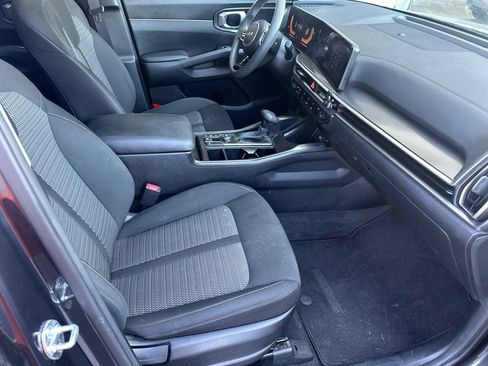 Used 2025 Kia Sorento LX FWD image 11