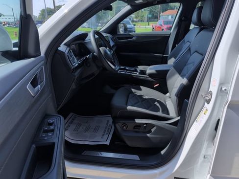 Used 2025 Volkswagen Atlas Cross Sport SE AWD/4WD image 11