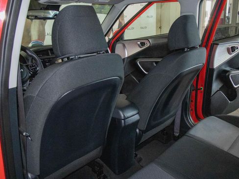 Used 2023 Kia Soul LX image 9