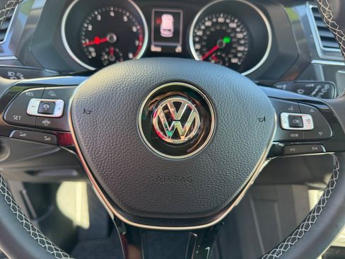 Used 2021 Volkswagen Tiguan SE image 37