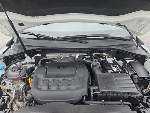 Certified 2024 Volkswagen Tiguan SE R-Line image 34