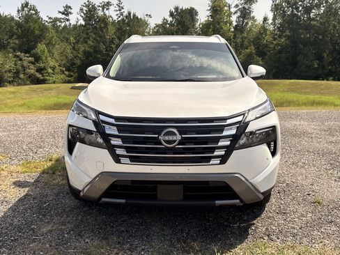 Used 2025 Nissan Rogue SL w/ SL Premium Package FWD image 3
