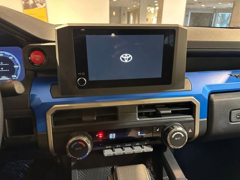 Used 2025 Toyota Tacoma TRD Off-Road image 18