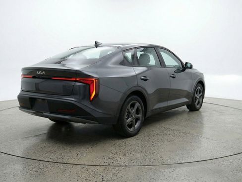 Used 2025 Kia K4 LXS image 9