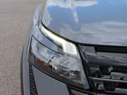 New 2026 Nissan Pathfinder Platinum image 11