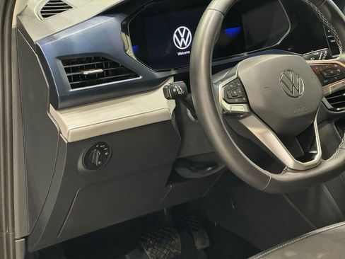 Used 2024 Volkswagen Taos SE image 17