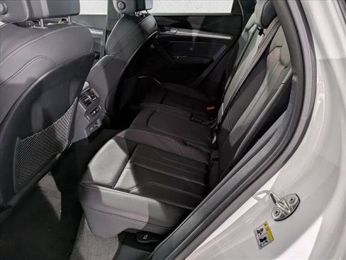 Certified 2025 Audi Q5 2.0T Premium image 18
