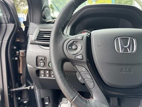 Certified 2022 Honda Ridgeline Black Edition image 32