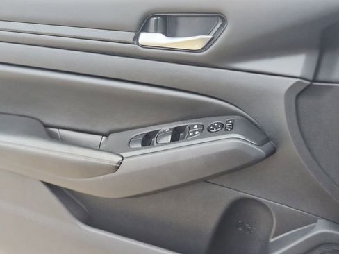 Used 2024 Nissan Altima 2.5 SV FWD image 24