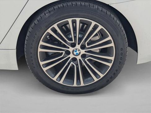Used 2017 BMW 530i xDrive w/ Premium Package AWD/4WD image 18