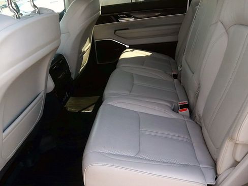 Used 2023 Jeep Wagoneer 4WD w/ Premium Group I image 14