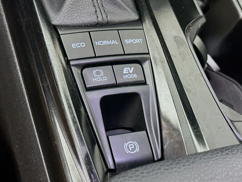 Used 2025 Toyota Camry LE FWD image 25