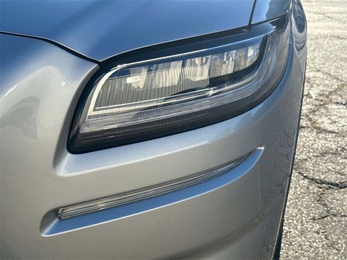 Used 2021 Lincoln Nautilus Reserve image 9