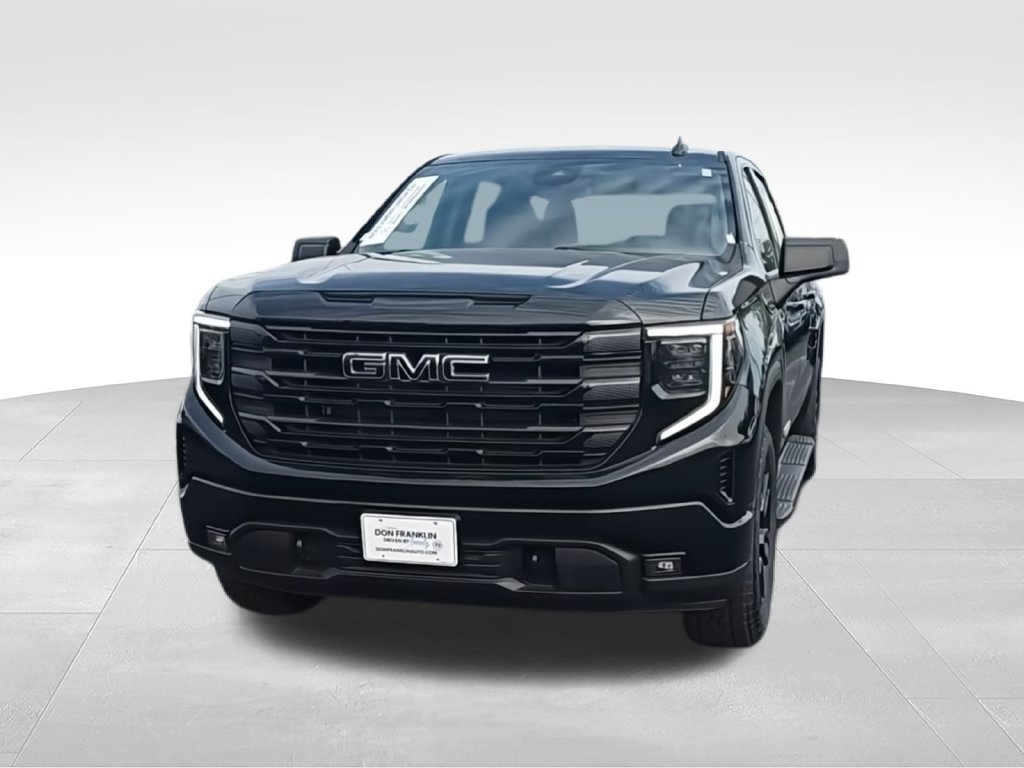 Used 2024 GMC Sierra 1500 Elevation w/ LPO, Elevation Black Package AWD/4WD image 8