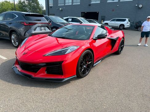 Used 2025 Chevrolet Corvette Z06 w/ Stealth Interior Trim Package RWD image 18