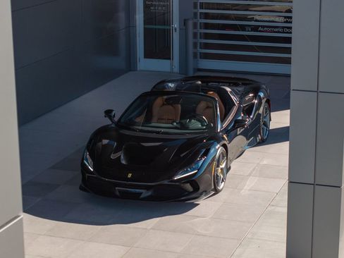 Used 2021 Ferrari F8 Tributo image 14