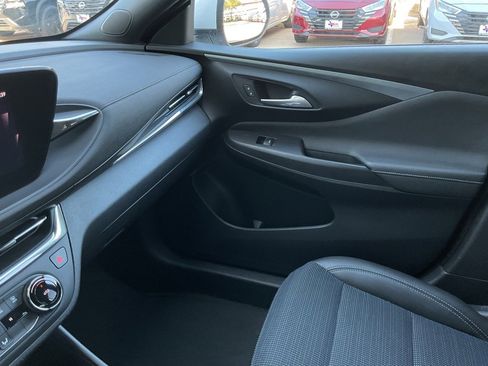 Used 2025 Buick Envista Preferred image 36