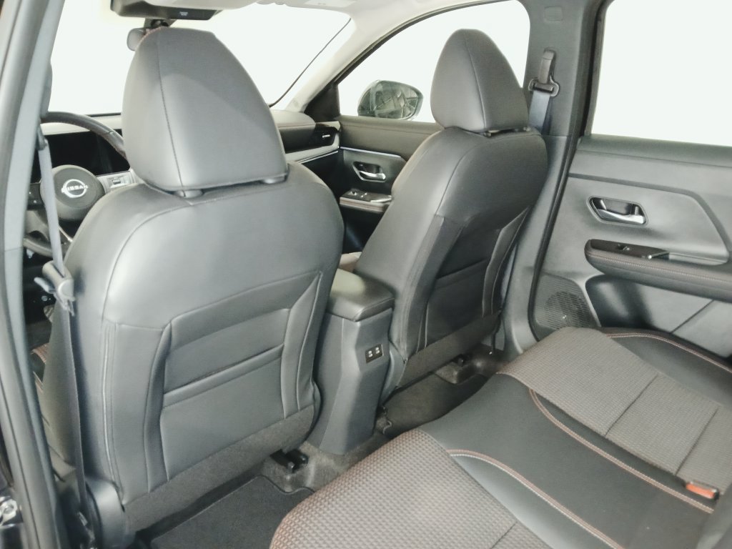 Used 2025 Nissan Kicks SR FWD image 14