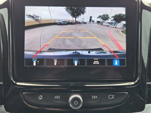 Used 2022 Chevrolet Traverse LT FWD image 18